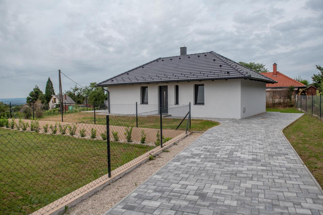 Bridgiet Home Apartman Сержегтомай Екстер'єр фото