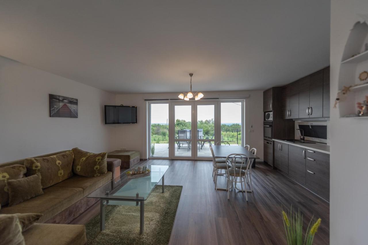 Bridgiet Home Apartman Сержегтомай Екстер'єр фото